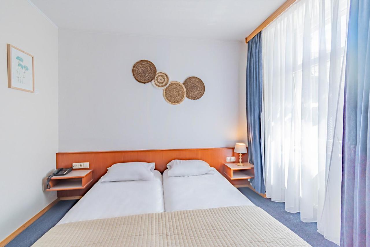 Hotel Le Petit Poete 埃希特纳赫 外观 照片