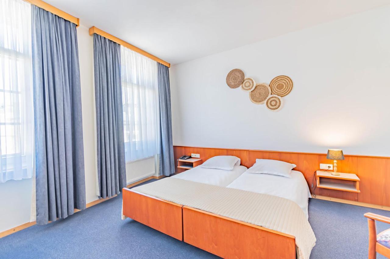Hotel Le Petit Poete 埃希特纳赫 外观 照片