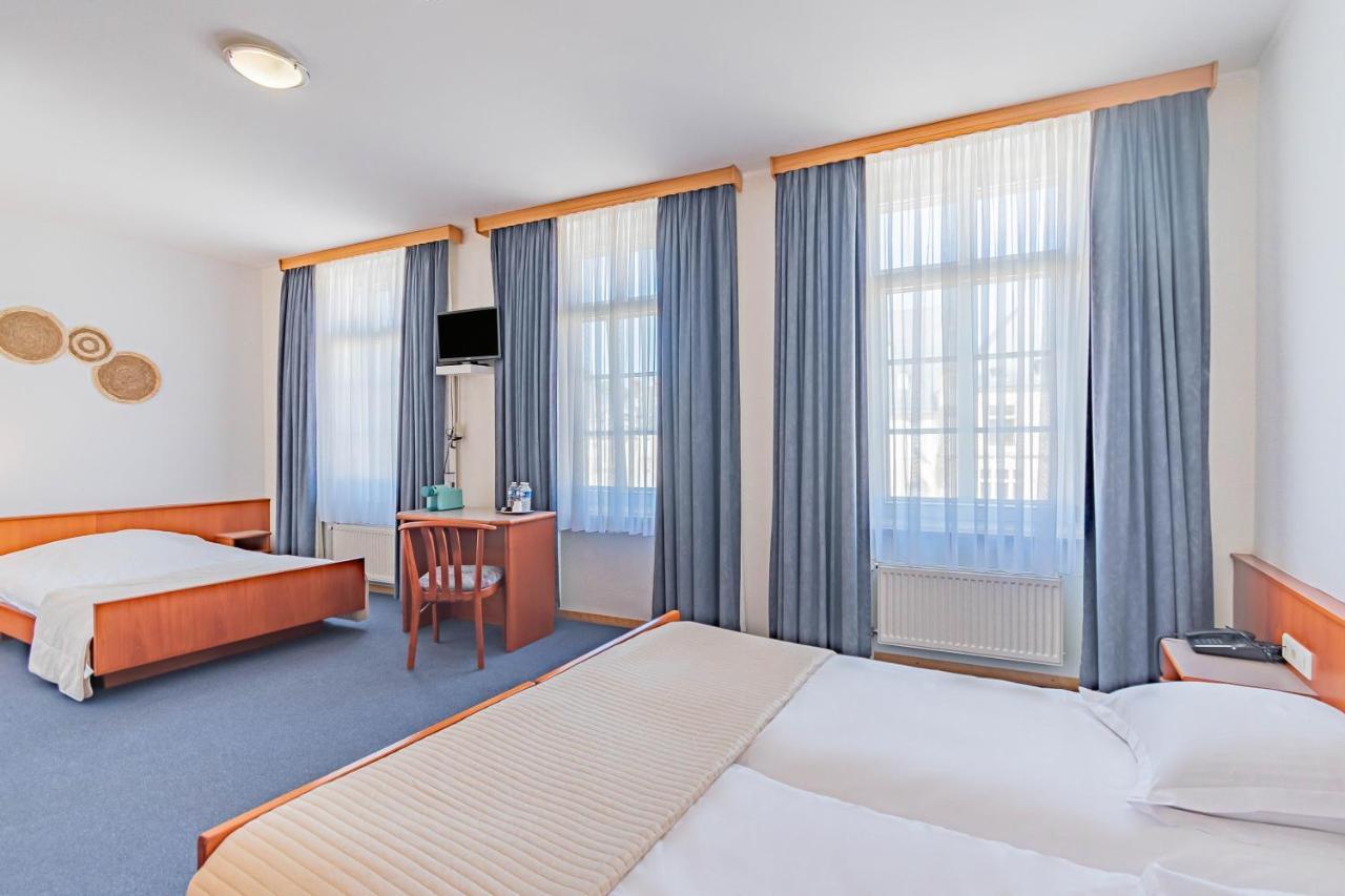 Hotel Le Petit Poete 埃希特纳赫 外观 照片